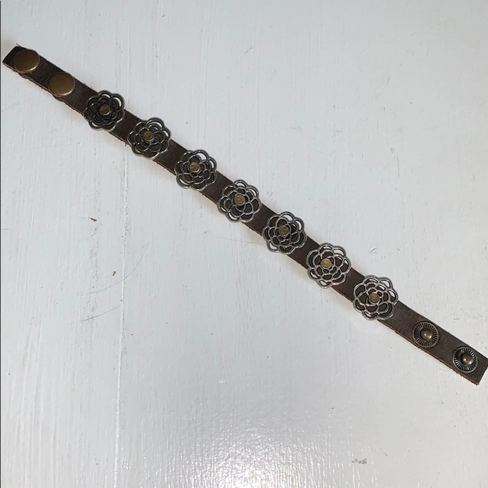 Leather Wrap Bracelet w/Silver Jewelry - Picture 3 of 6